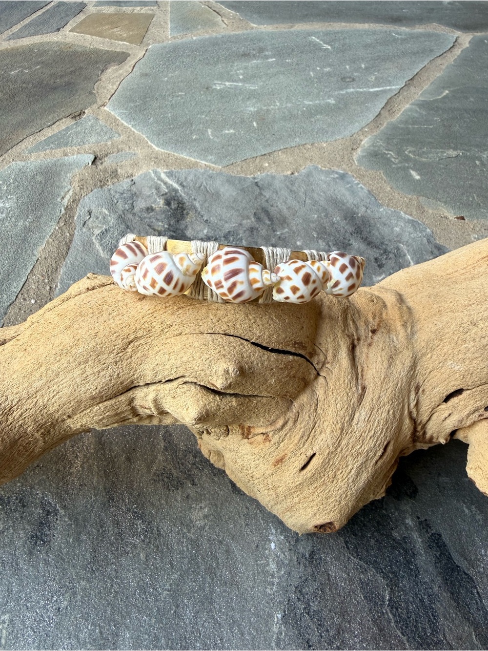 New🌟Free People Handmade Shell Barrette in White & Brown